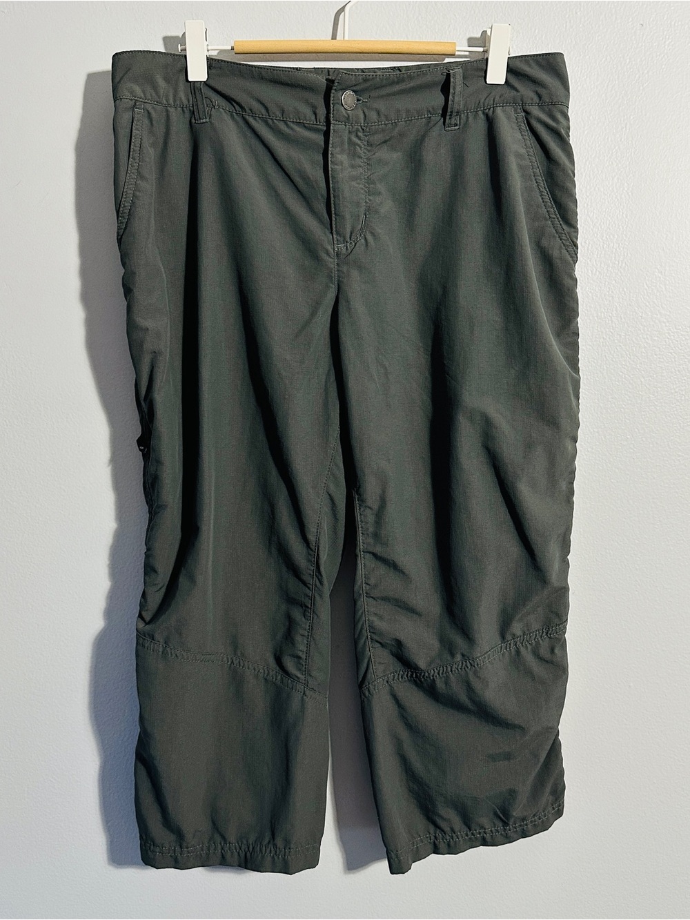 Columbia Women's Gray Capris Size Large
